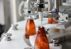 4つの頭部のプラスチック シャンプーのびんの満ちるおおい、分類機械