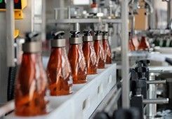 4つの頭部のプラスチック シャンプーのびんの満ちるおおい、分類機械
