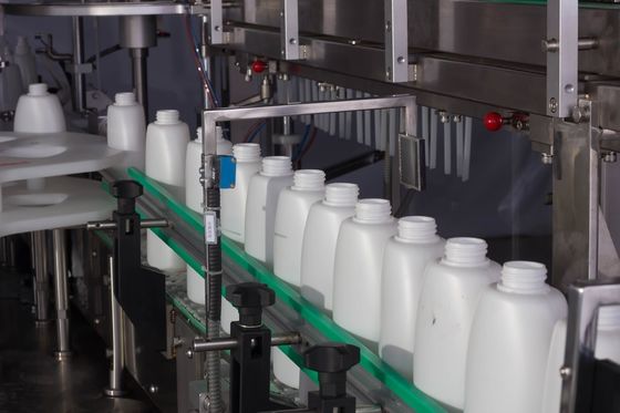 380V 50Hz 40BPM手のSanitizerのびんの注入口機械